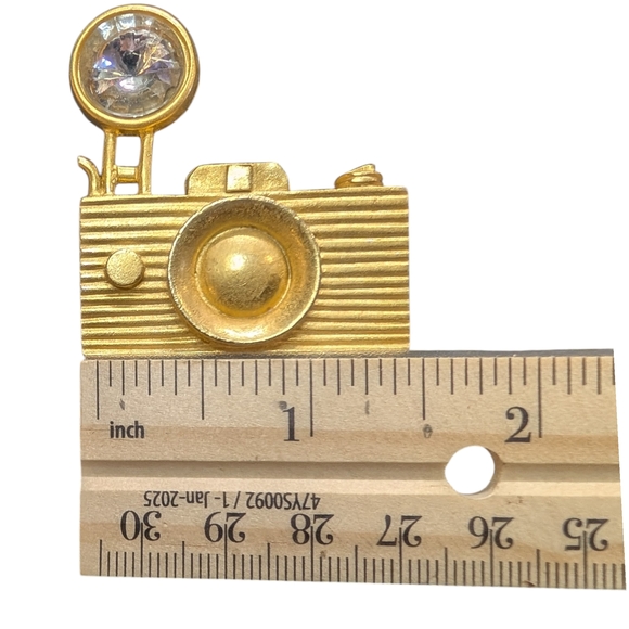 Gold Camera Brooch - Picture 5 of 6